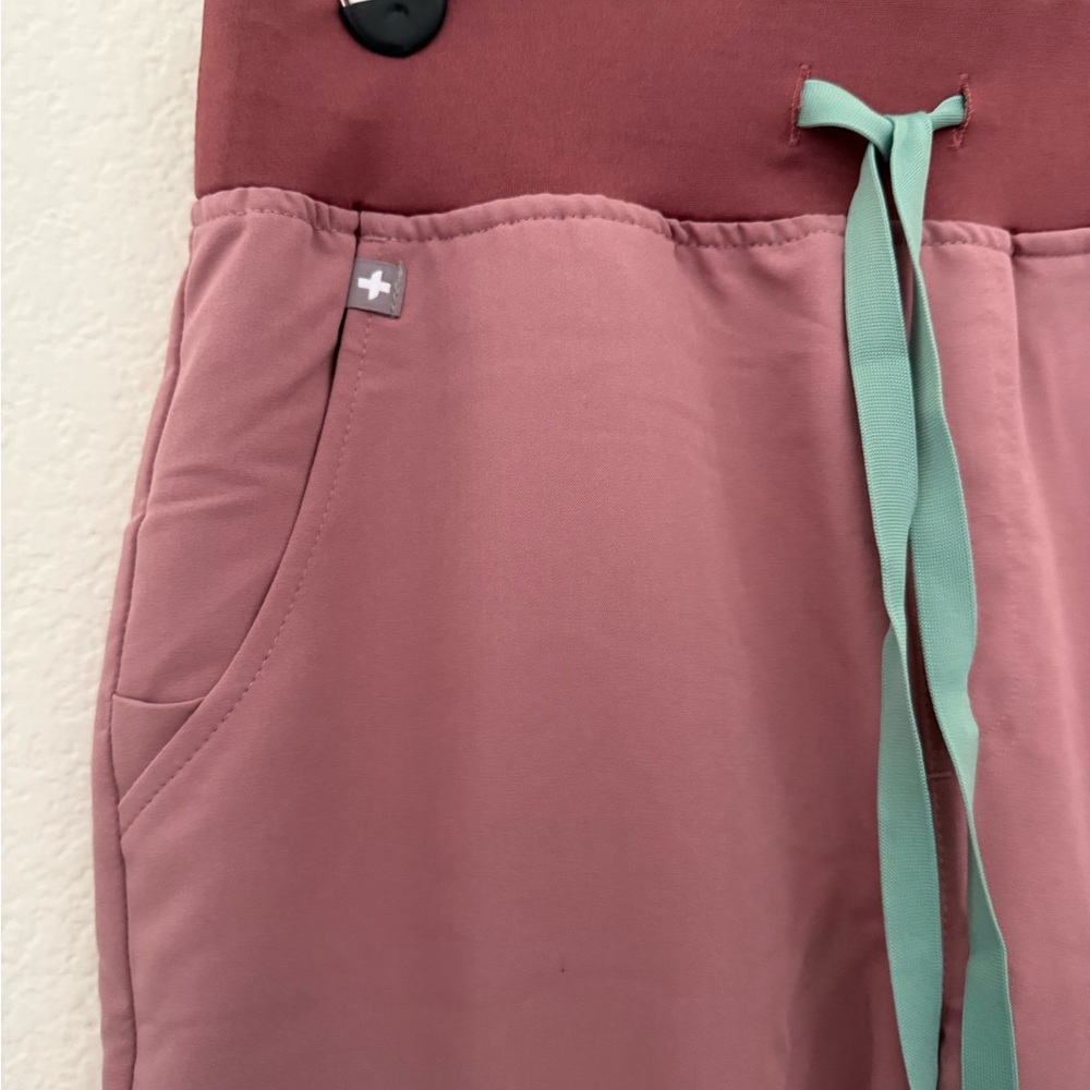 Figs Mauve Pants with Pocket Detail NWT - Picture 2 of 8
